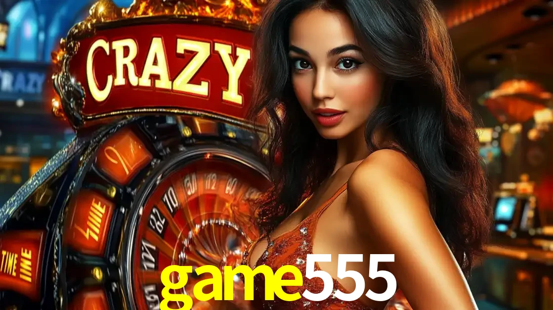Mulher glamourosa olhando para a câmera com a roda vermelha do Crazy Time ao fundo em um ambiente de cassino, destacando a emoção dos jogos ao vivo no game555.